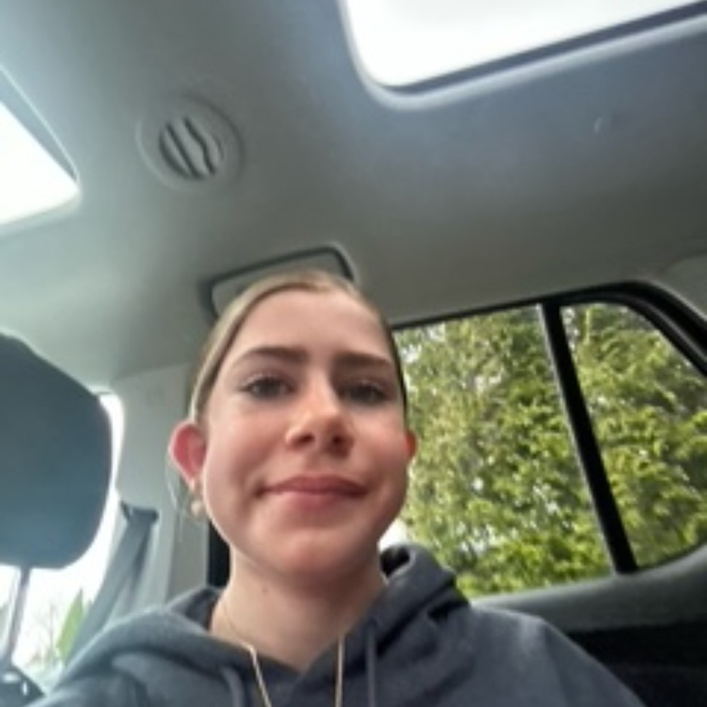Meet your Posher, Ella